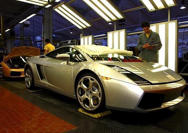 Montage des Lamborghini Gallardo in St. Agata, Italien.